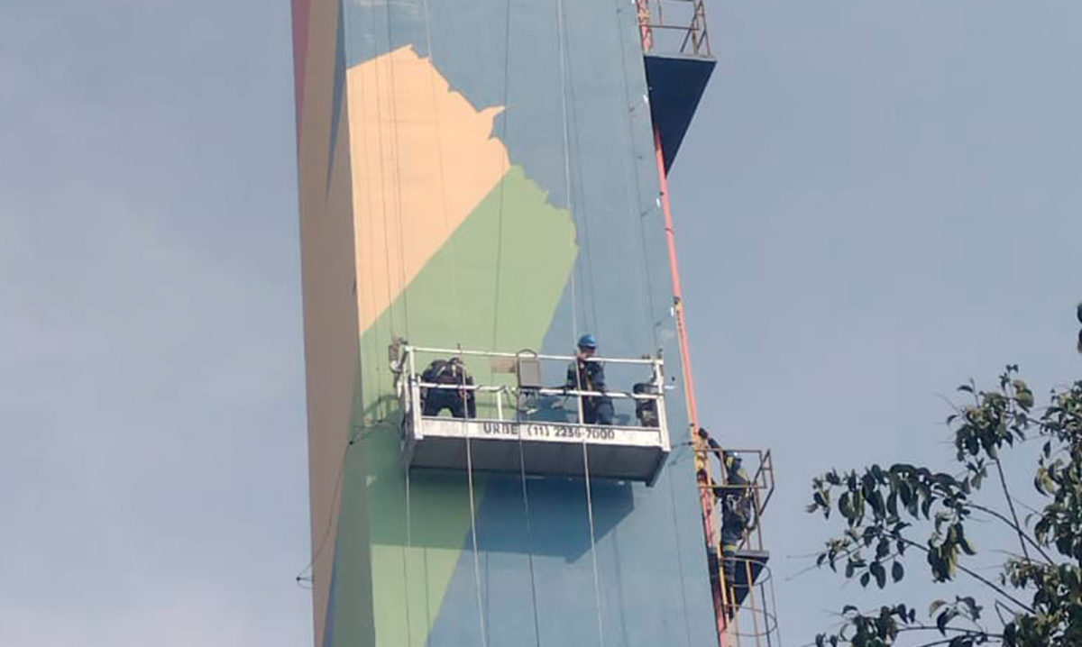 Balancim Elétrico Urbe utilizado em pintura de painel