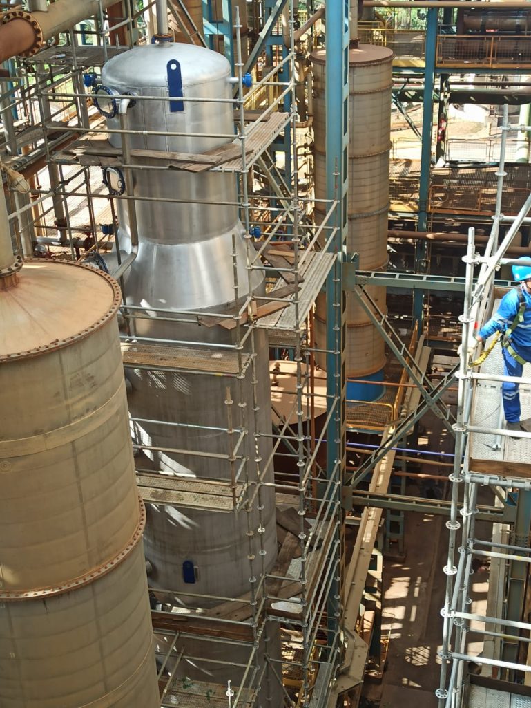 Andaime Multidirecional Urbe em tanque de usina