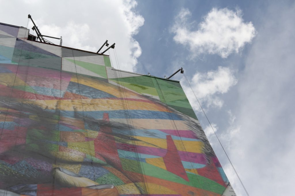 Andaimes Urbe São Paulo Painel Kobra Niemeyer