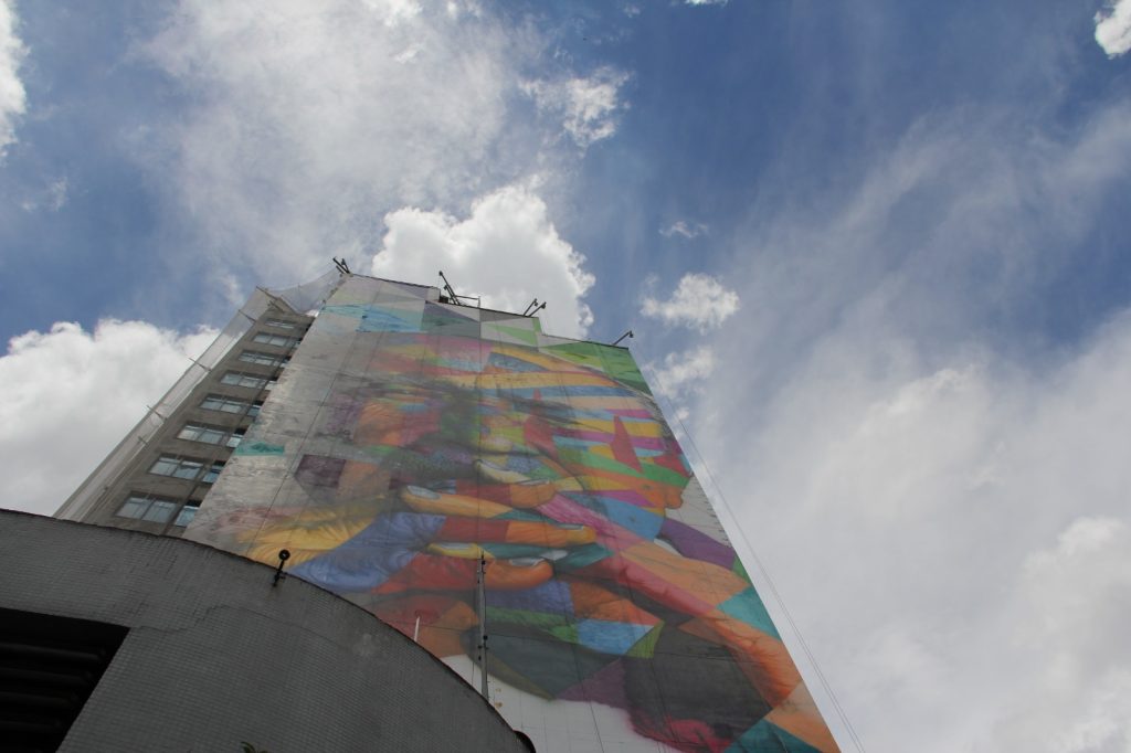 Andaimes Urbe São Paulo Painel Kobra Niemeyer