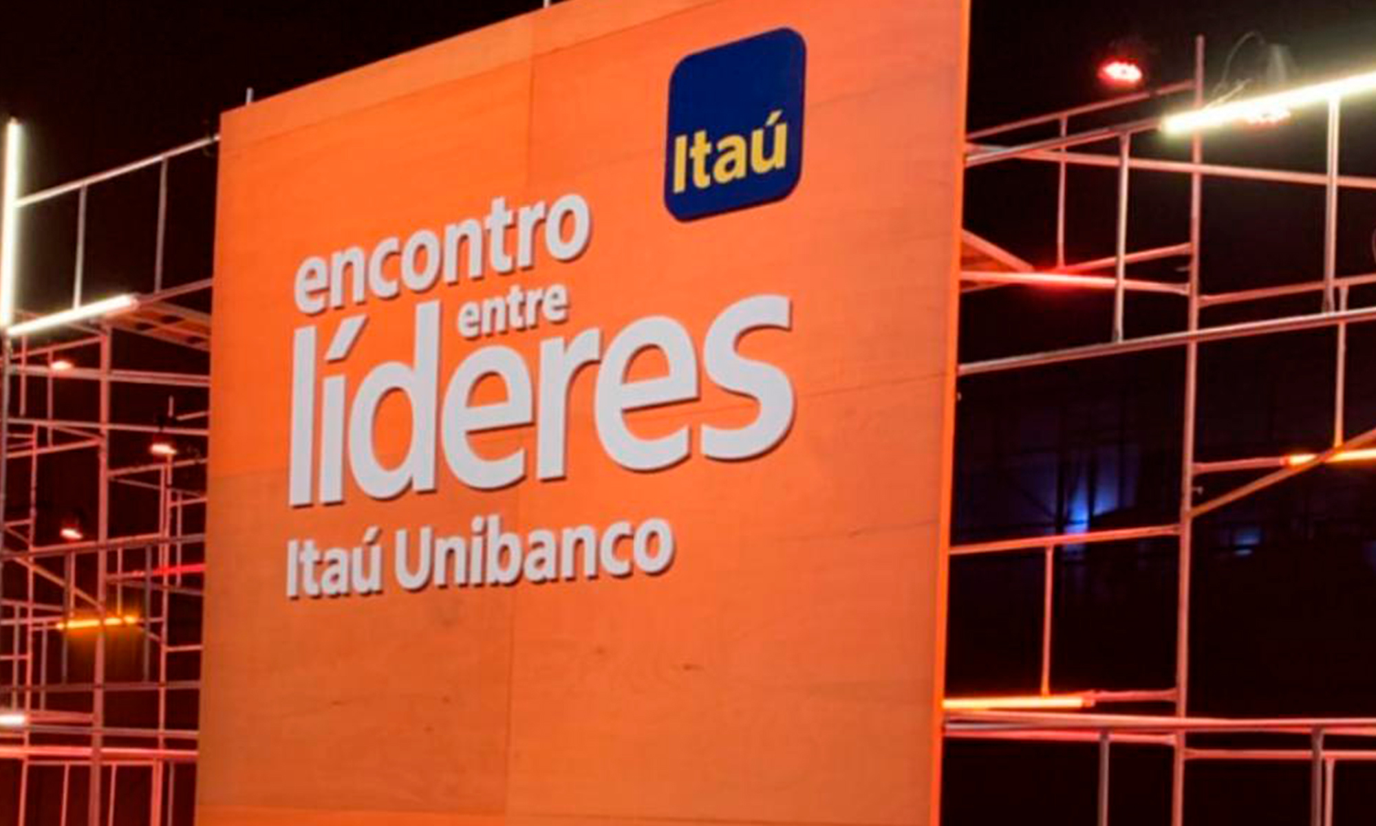 Andaime Tubular Urbe utilizado na cenografia de eventos corporativos